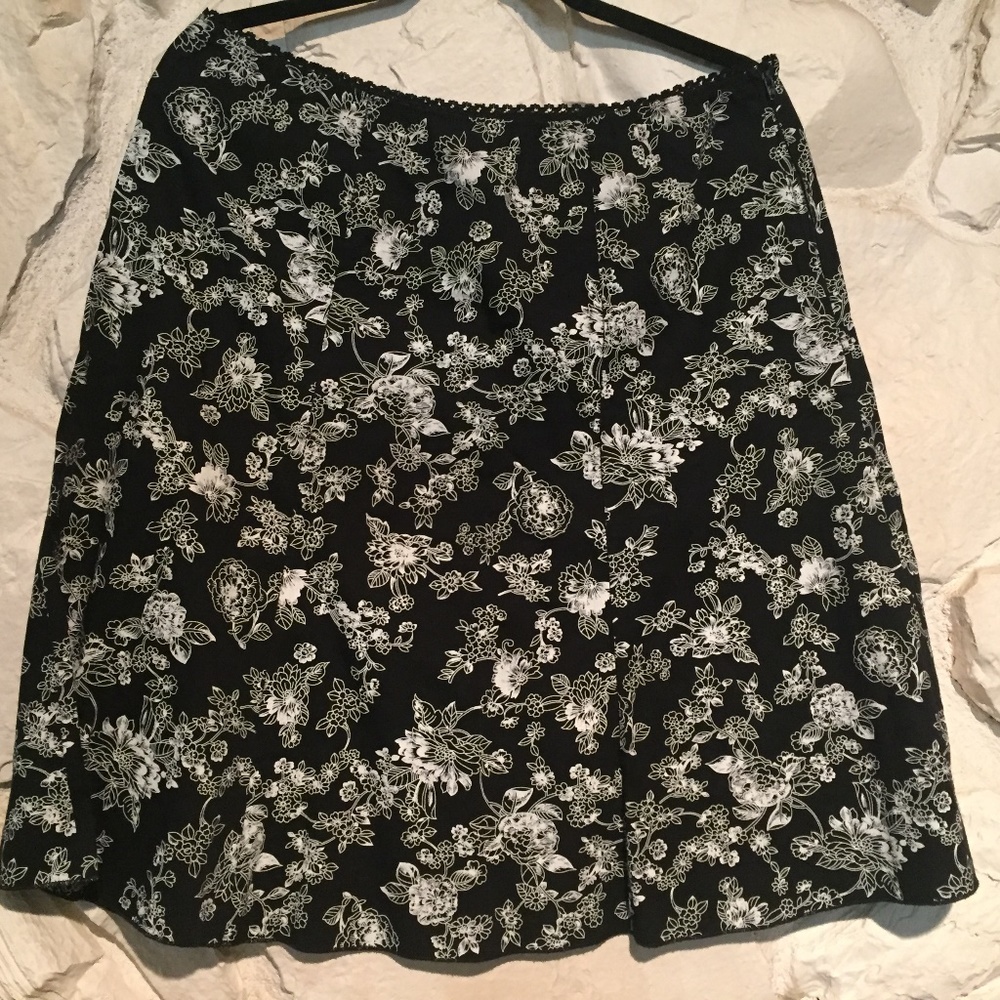 J K L A Floral Skirt